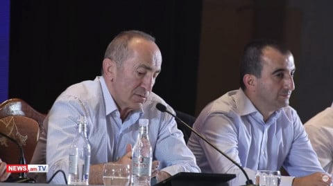 1 տարի է պետք բանակի մարտունակությունը բարձրացնելու համար. Քոչարյանը՝ պահեստազորի գնդապետին