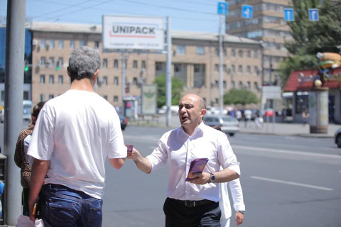 Այս գզվռտոցին կա այլընտրանք. «Լուսավոր Հայաստանի» քարոզարշավը՝ Երեւանի կենտրոնում
