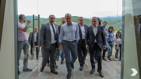 Ռոբերտ Քոչարյանը և Վահե Հակոբյանը այցելեցին Սյունիքի օդանավակայան