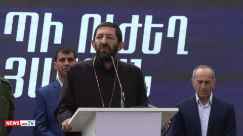 Դավիթ Տոնոյանին ասացի՝ Նիկոլի գլխին պարկ հագցրեք և կորցրեք, քանի Հայաստանը չի կործանել. հոգևորական