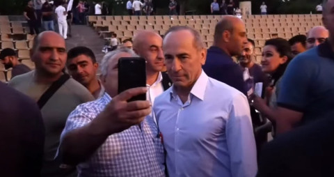 Ես այն ուսանողներից եմ, որոնց եկաք, փրկեցիք թուրքերից. եղեգնաձորցին՝ Քոչարյանին