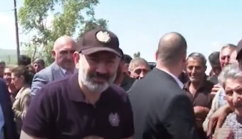 Դեմդ խոսողի գլուխը կտրի. Գեղադիրի բնակչուհին՝ Փաշինյանին