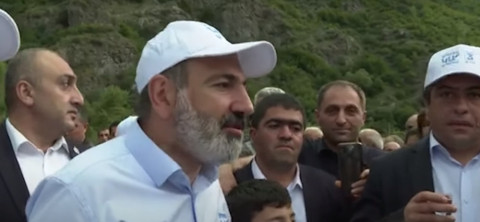 «Լավ հավեսով, համով արաղ ա, իզուր մի լացի». Փաշինյանը` գյուղացուն