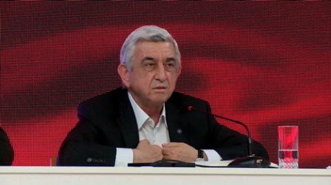 Այ անասուն, ո՞ր զինվորի մասին ես խոսում, որն ադրբեջանցիներին 30 տարի ծնկի բերած պահեց․ Սերժ Սարգսյան