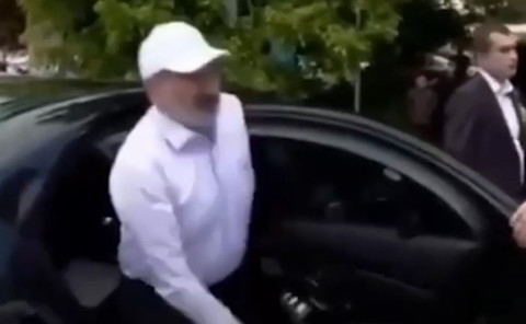 «Ծափ տվեք, արա՛». Փաշինյանի՝ Բերդ այցելության ժամանակ
