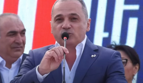 Ադրբեջանցիների առջեւ ծնկի եկածը սպառնում է ծնկի իջեցնել հայկական եկեղեցին. Վահե Հակոբյան
