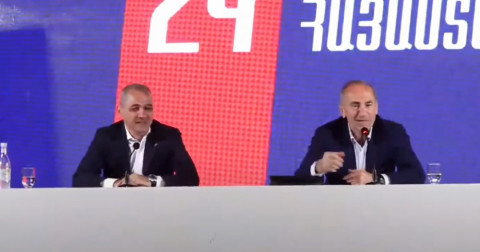 Մենք էստեղ ի՞նչ ենք անում, մի հատ սեղան գցեք. Քոչարյանը շնորհավորեց Վահե Հակոբյանի ծննդյան օրը