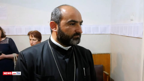 Եկեղեցին զգում է՝ վտանգված է մեր պետականությունը, հույս ենք կապում Քոչարյանի հետ. Տեր Արամ