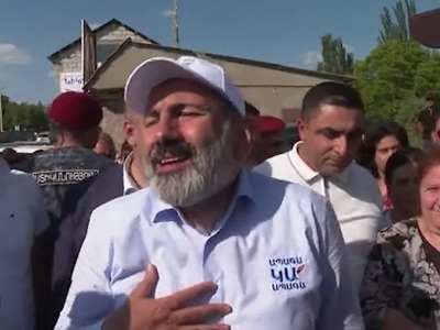 Փաշինյանը Քաղսիում հանդիպեց գերությունից վերադարձած Նարեկ Սիրունյանի ընտանիքին
