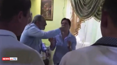 «Հա, ձեռով». Նիկոլ Փաշինյանը ձեռքերով մատաղ կերավ Ֆանտան գյուղում