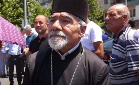 Ցավում եմ, որ մեր հայորդիներից մեկն այս կարգի նվաստ կարող է լինել. Տեր Կորյունը՝ Փաշինյանի մասին