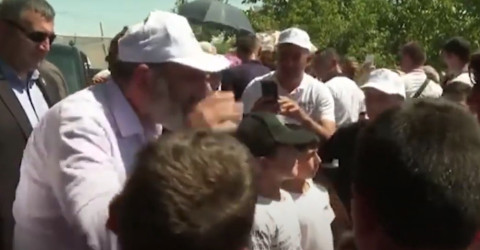 Ինչի՞ եք զոռում, որ երեխան նկարվի. Փաշինյանը՝ Վեդիի բնակչուհուն
