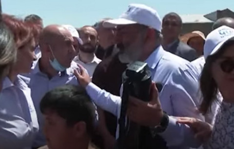 «Ի՞նչ ակնկալիք ունեք ընտրություններից». Փաշինյանը անպատասխան թողեց արտասահմանցի լրագրողի հարցը