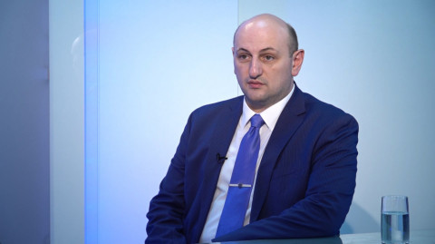 TALK TIME. Անթույլատրելի է երեխաներին տանել հավաքի, որտեղ զրահաբաճկոնով ոստիկաններ ու դիպուկահարներ կան