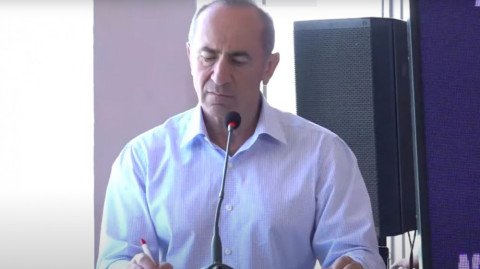 Կոպտագույն սխալ էր գնել ՍՈՒ 30–ները, որոնք պարզվեց՝ նաեւ առանց հրթիռների էին. Քոչարյան