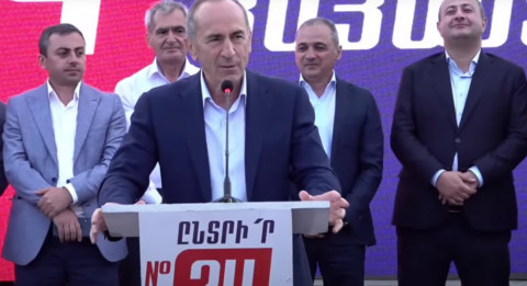 Եկեք անենք ամեն ինչ, որ հունիսի 20–ին մեր երկիրն ազատենք ամոթից. Ռոբերտ Քոչարյանը՝ Գյումրիում