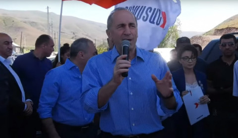 Ոնց որ կրում ենք ու լավ ենք կրում, անելու ենք ամեն ինչ, որ երկիրը զարգացման այլ տեմպեր ունենա. Քոչարյանը՝ Ճամբարակում
