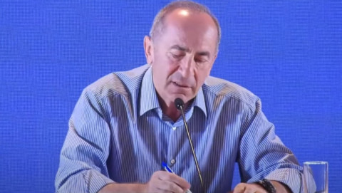 Պարգեւավճարների առյուծի բաժինը ստացել են իրենց հետ քայլածները. Ռոբերտ Քոչարյան