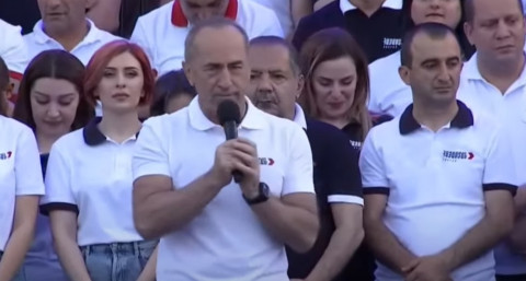 Սա պայքար է պետականությունը ժողովրդին վերադարձնելու համար. Քոչարյանի ելույթը՝ հրապարակում