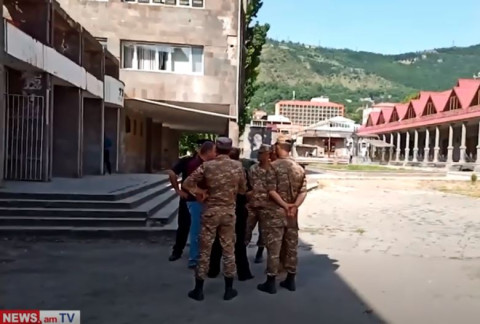 Գորիսում զինվորականներին ուղղորդում են քվեարկել Նիկոլ Փաշինյանի օգտին. Mediaport