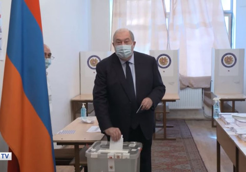 Արմեն Սարգսյանը մասնակցել է Ազգային ժողովի արտահերթ ընտրությունների քվեարկությանը