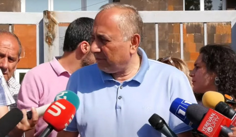 Քաղաքական տեռոր է. Արմեն Չարչյանի ճեպազրույցը՝ դատարանի բակում