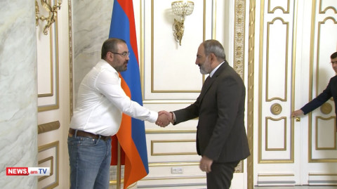 Քաղաքական դաշտը մրցունակ չէ, իրականությունից կտրված է. Փաշինյանը հանդիպել է Սուրեն Սահակյանի հետ