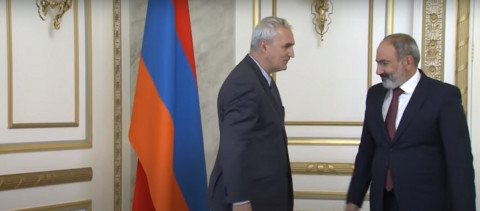 Նիկոլ Փաշինյանը հանդիպել է Տիգրան Խզմալյանի հետ