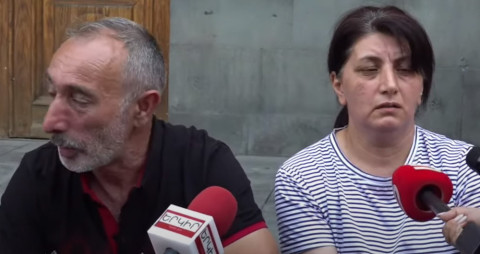 «Ասում են՝ ապագա կա, Բաքվի բանտնա՞ ապագան». գերիների հարազատների նստացույցը Կառավարության մոտ