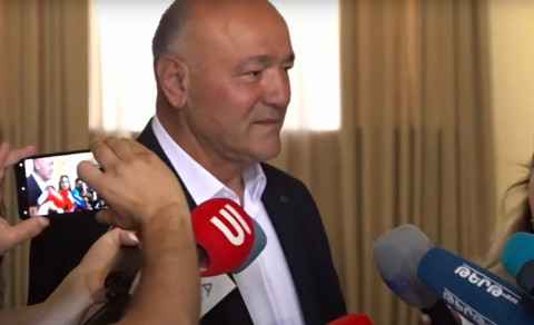 «Երկարացրեցիք, մամուլի ասուլիս չեմ տալիս». Սյունիքի մարզպետը հեռացավ՝ առանց հարցերի պատասխանելու