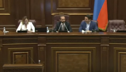 Զսպեք կրքերը. Արարատ Միրզոյանը՝ Հովիկ Աղազարյանին