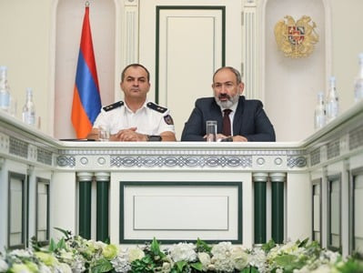 Ստացել ենք մանդատ՝ օրենքի և իրավունքի դիկտատուրա հաստատելու. Փաշինյանը՝ դատախազությունում