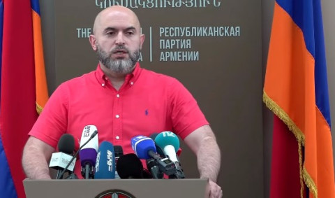 Հերթական անգամ էս ապուշը փորձելու է խաղալ մի խաղ Արցախի հարցով. Արմեն Աշոտյան