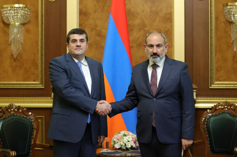 Հարցերի հարցը Արցախի կարգավիճակի ճշգրտման խնդիրն է. Փաշինյանն ու Արայիկ Հարությունյանը հանդիպել են