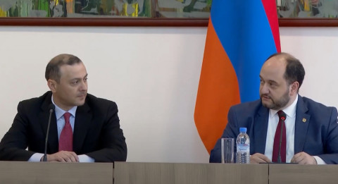 Արայիկ Հարությունյանն ԱԳՆ աշխատակազմին է ներկայացրել նախարարի առաջին տեղակալ Արմեն Գրիգորյանին