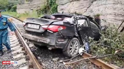 Լոռիում ավտոմեքենան ժայռից ընկել է երկաթուղային գծերի վրա