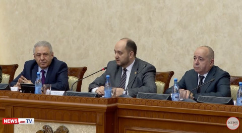 Արայիկ Հարությունյանը ՊՆ աշխատակազմին է ներկայացրել նորանշանակ առաջին տեղակալ Արշակ Կարապետյանին