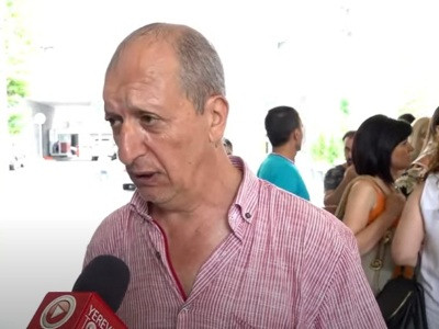 Կամերային երաժշտական թատրոնի դերասանների բողոքի ակցիան նախարարությունների շենքի առջեւ