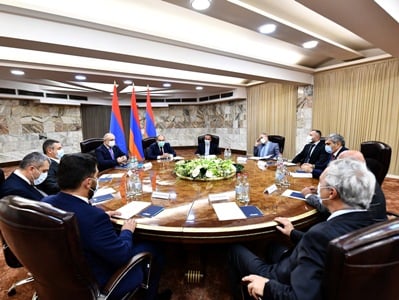 Նիկոլ Փաշինյանը մասնակցել է արտախորհրդարանական քաղաքական ուժերի խորհրդակցական ժողովի նիստին