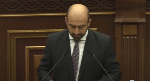 ԱԺ նախագահի քվեարկությունն ընդհատվել է. ընդդիմադիր պատգամավորի անվան մեջ տառասխալ կա
