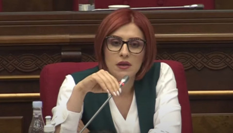 Եթե ընդդիմադիր լինեիք, հիմա վստահաբար կալանքի տակ կլինեիք. Խամոյանը՝ Արշակյանին