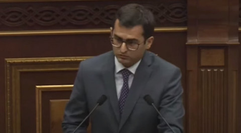 Ձեզ թույլ չտաք ասել՝ դիտավորյալ ինչ–որ դիրք չենք կահավորել, որ Ադրբեջանը մտնի. Արշակյանը՝ Օհանյանին