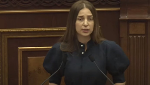 Ադրբեջանցիները քարերով հարվածել են մեքենաների, մարդիկ վախենում են. Աննա Գրիգորյան