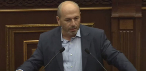 Քայքայված տնտեսությունն էլի մանկապարտեզային խաղերով եք վերականգնելո՞ւ. Գեղամ Նազարյան