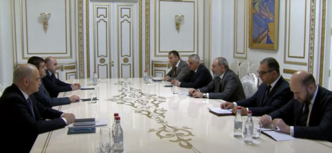 Նիկոլ Փաշինյանը հանդիպում է ունեցել Արայիկ Հարությունյանի հետ