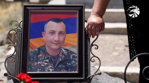Չէ, մամ պիտի գնամ ու վերջ, ես չգնամ` ով գնա. Արթուրը կամավոր էր մեկնել պատերազմ