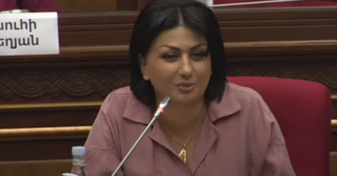 Իշխանական պատգամավորները մաստակներով են նստած նիստին. ընդդիմադիր պատգամավոր