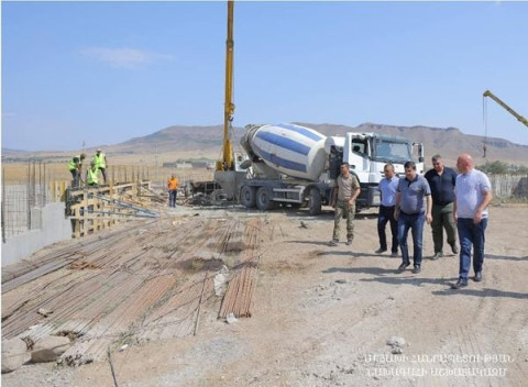 Արայիկ Հարությունյանը այցելել է Իվանյան համայնք և տեղում ծանոթացել բնակարանաշինության աշխատանքներին