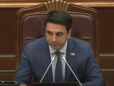 Մենք ձեզ չենք խանգարո՞ւմ. Ալեն Սիմոնյանը նկատողություն արեց Ջրային կոմիտեի նախագահին