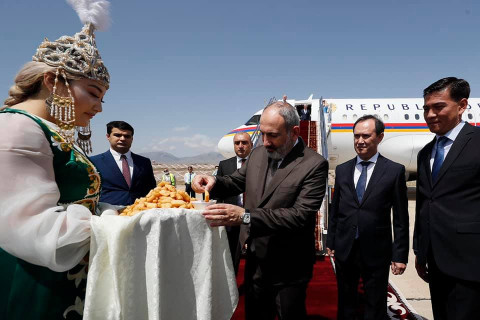 Փաշինյանն աշխատանքային այցով Ղրղզստանում է. հանդիպում է ունեցել Ղրղզստանի նախագահի հետ